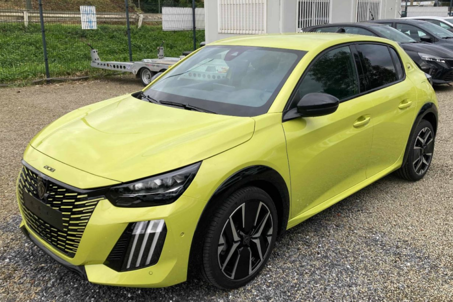 Peugeot-208-Hybride-136Cv-by-e-runcar